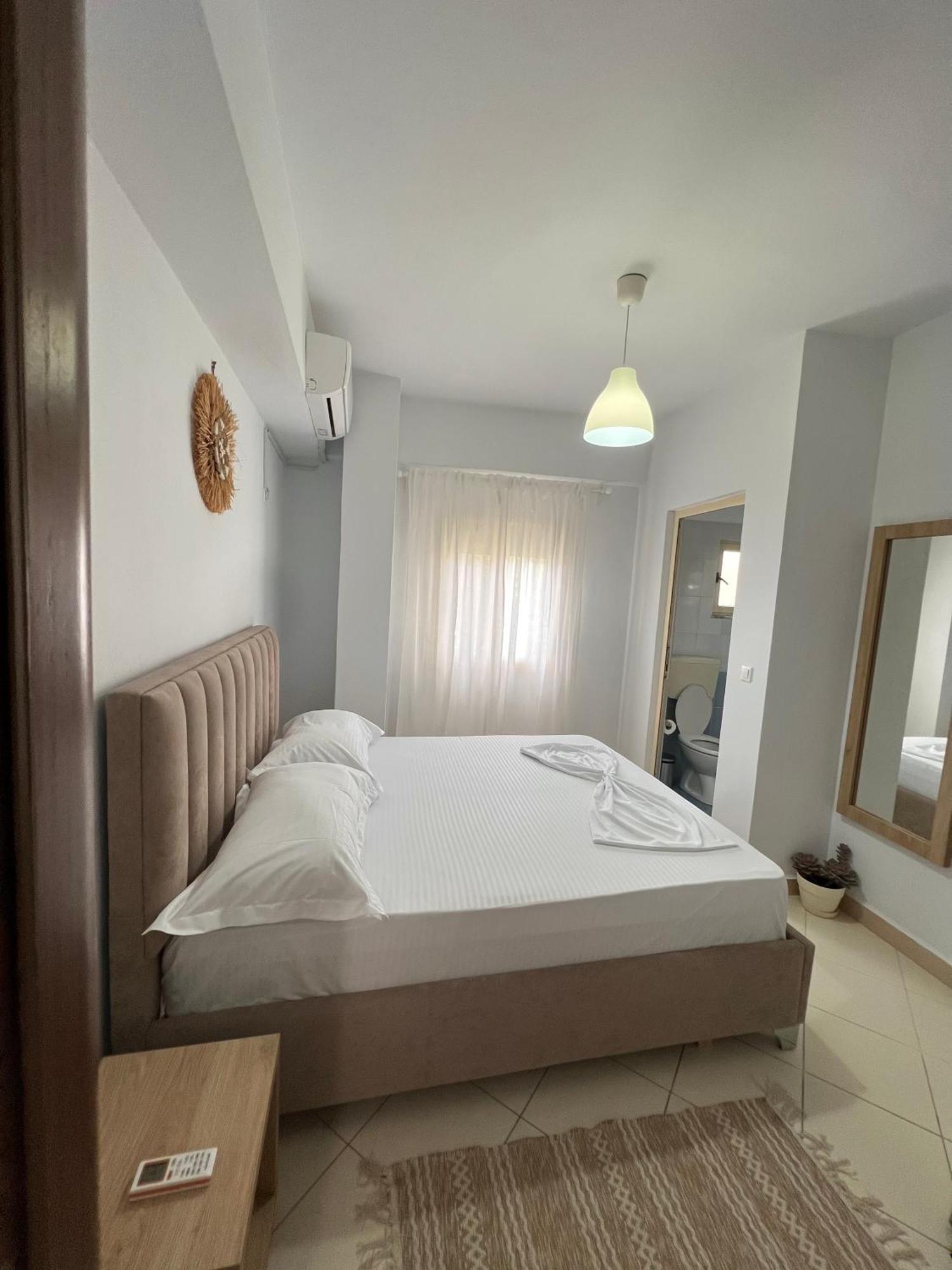 Helios Rooms Sarandë エクステリア 写真