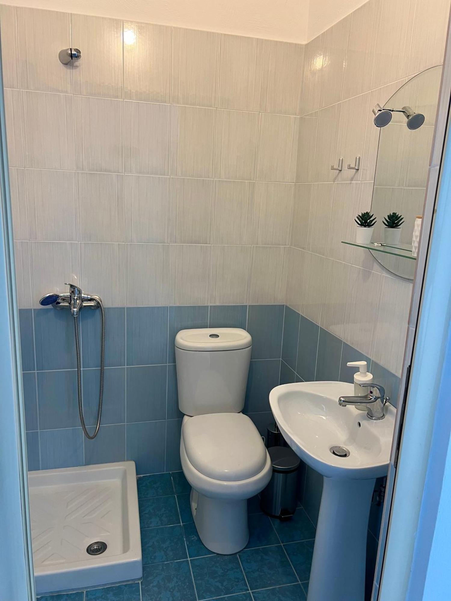 Helios Rooms Sarandë エクステリア 写真