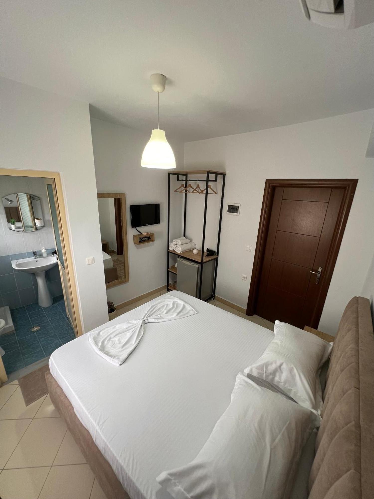 Helios Rooms Sarandë エクステリア 写真