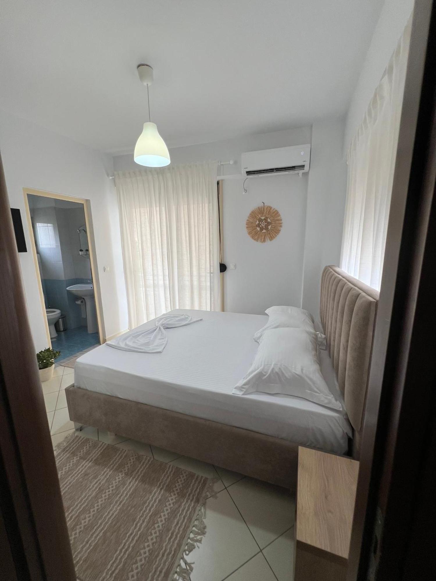 Helios Rooms Sarandë エクステリア 写真