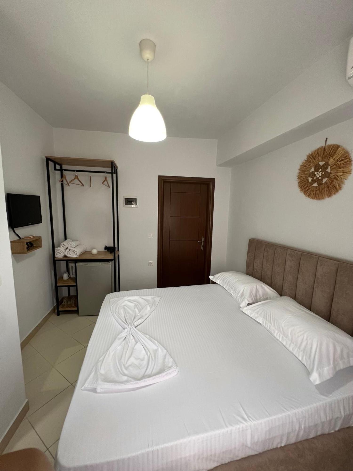 Helios Rooms Sarandë エクステリア 写真