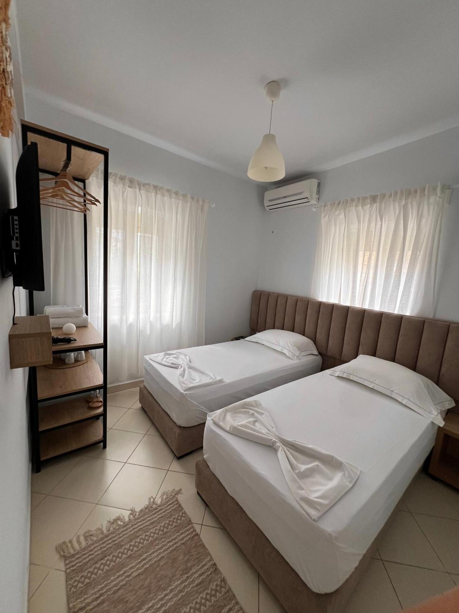 Helios Rooms Sarandë エクステリア 写真