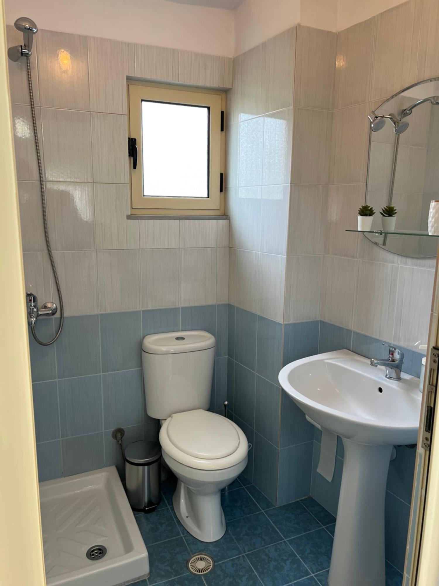 Helios Rooms Sarandë エクステリア 写真
