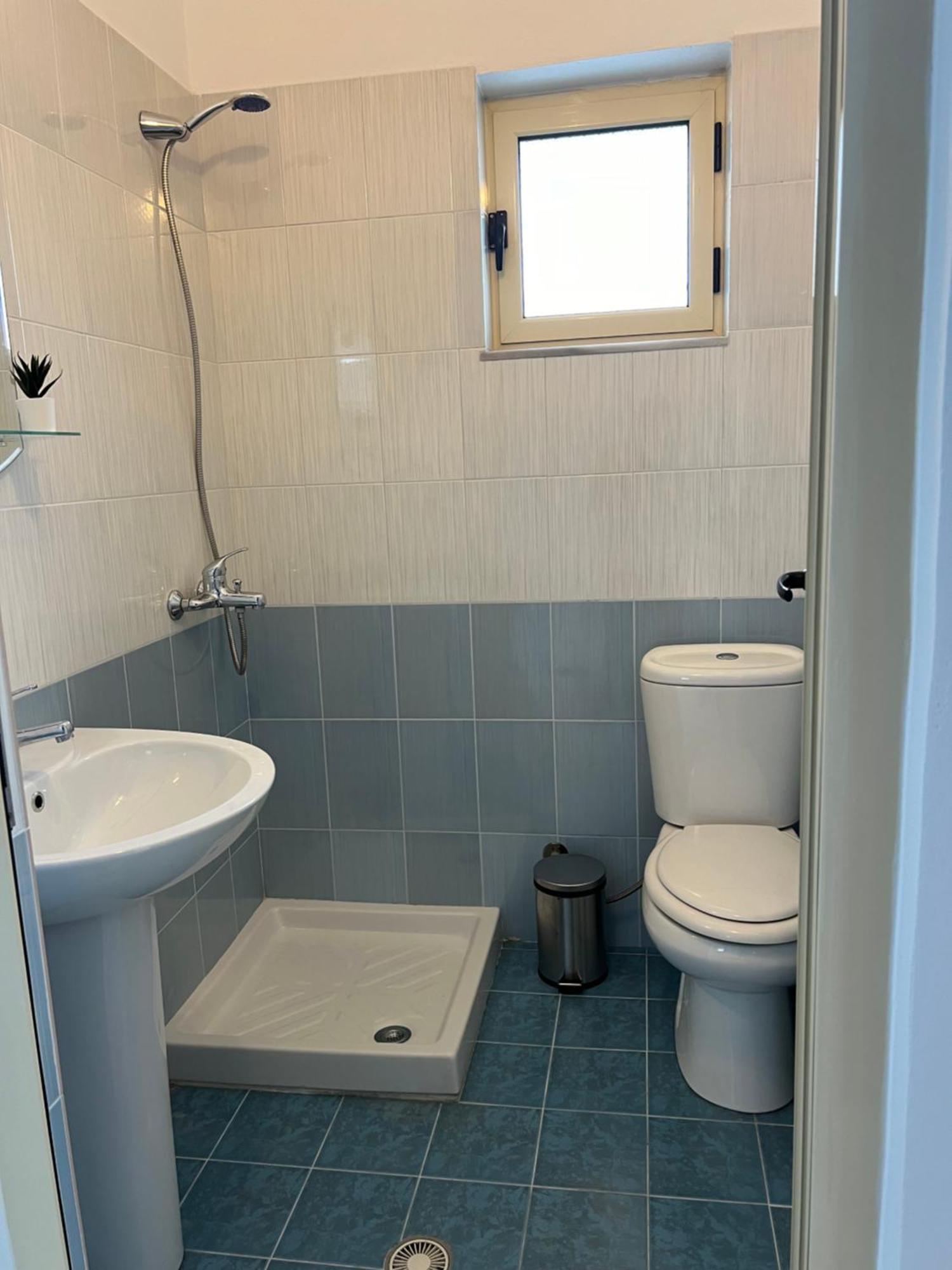 Helios Rooms Sarandë エクステリア 写真