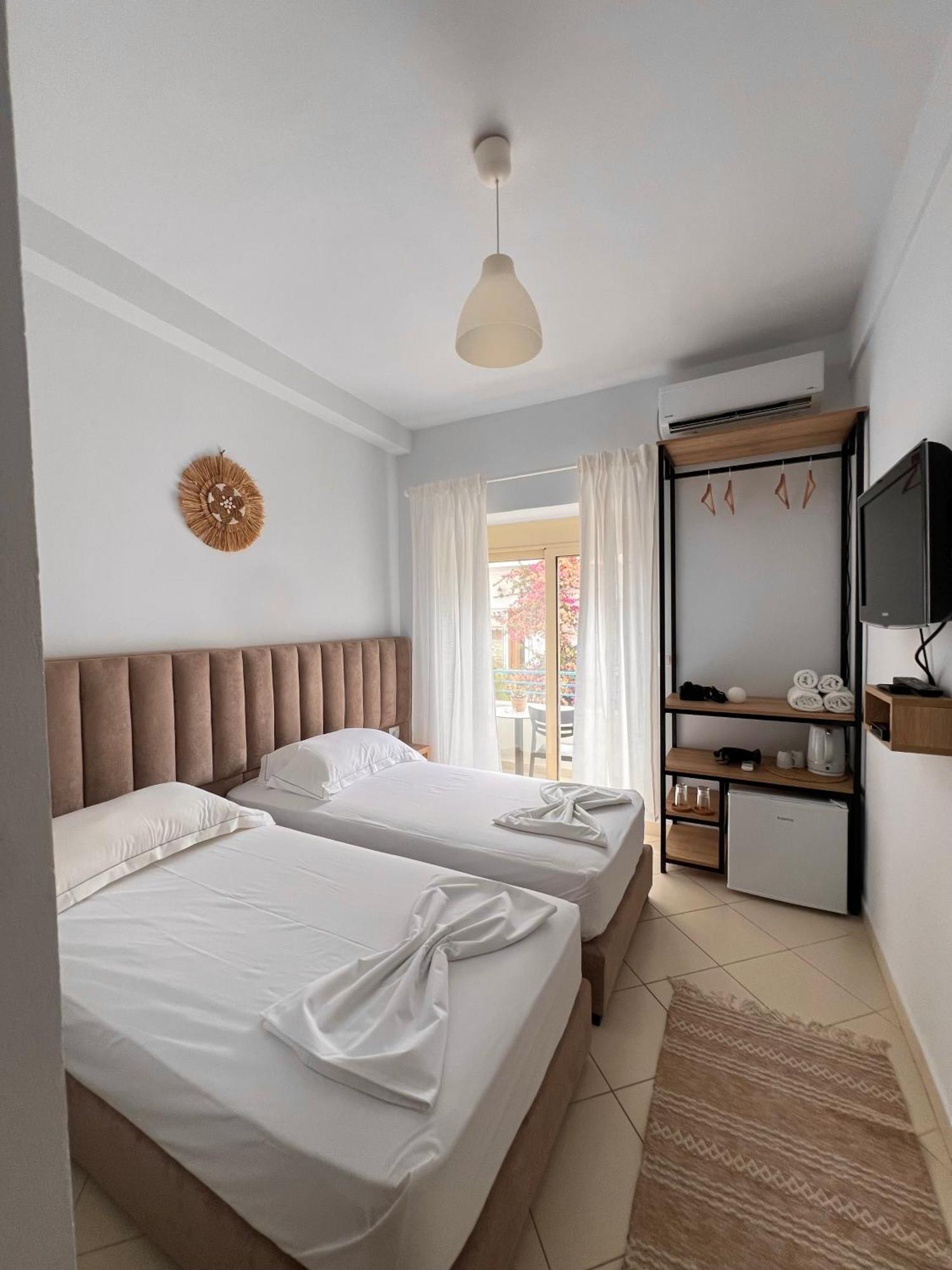 Helios Rooms Sarandë エクステリア 写真